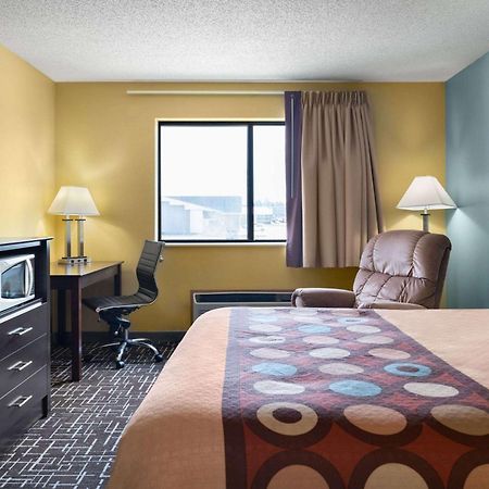 Super 8 By Wyndham Dyersville Ngoại thất bức ảnh