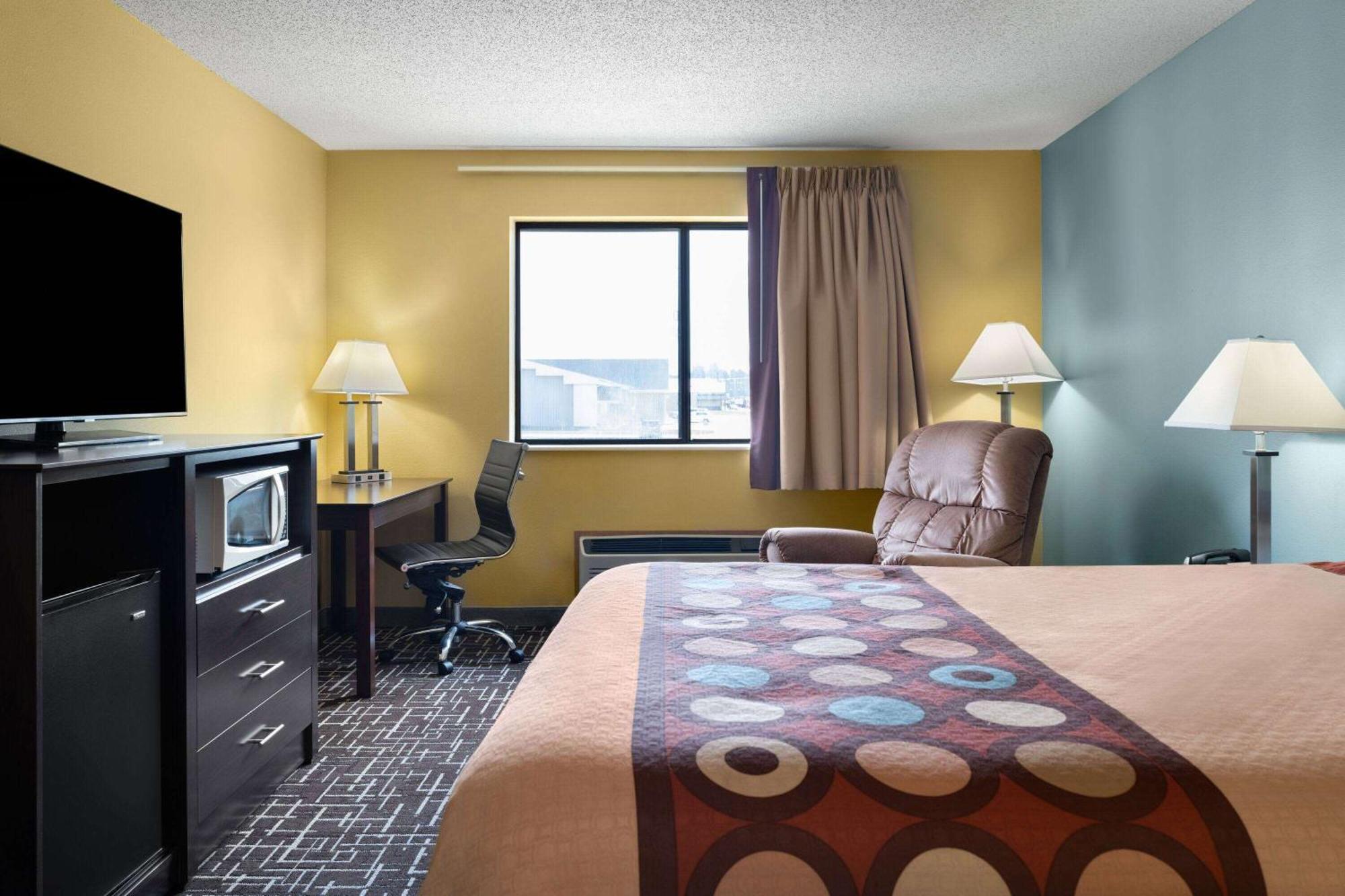 Super 8 By Wyndham Dyersville Ngoại thất bức ảnh