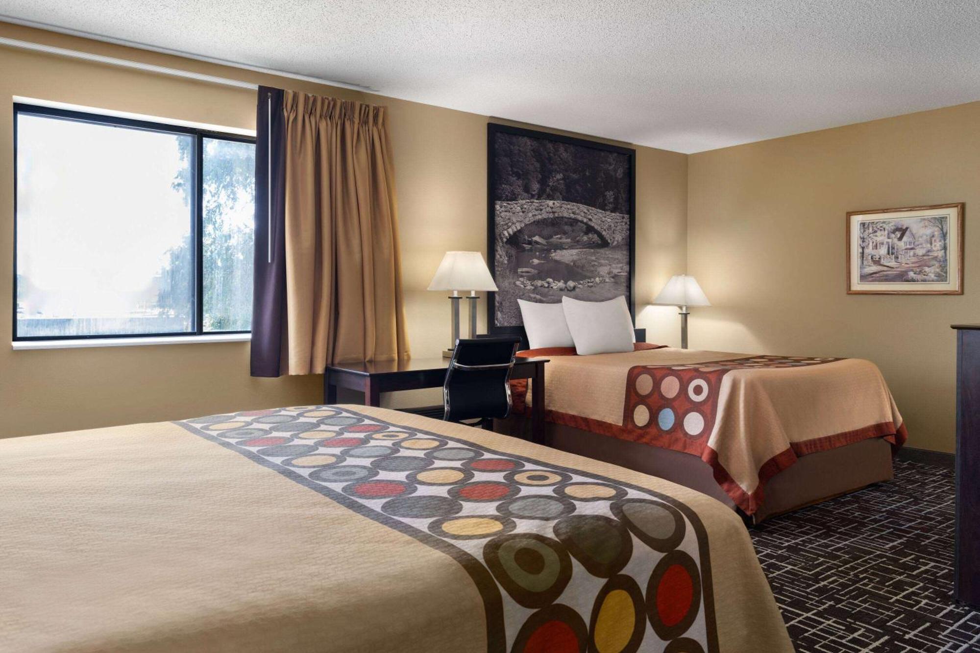 Super 8 By Wyndham Dyersville Ngoại thất bức ảnh